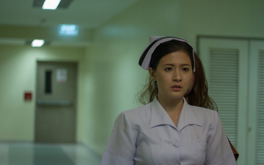 โฟกัส” โดน “เอ้-ชุติมา” ทั้งบีบคอทั้งจิกทั้งตบทั้งลาก ใน “Bangkok Ghost Stories” ตอน…วอร์ดผวากะดึก (Nurse)